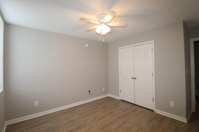 Building Photo - 215 Elkchester Cir
