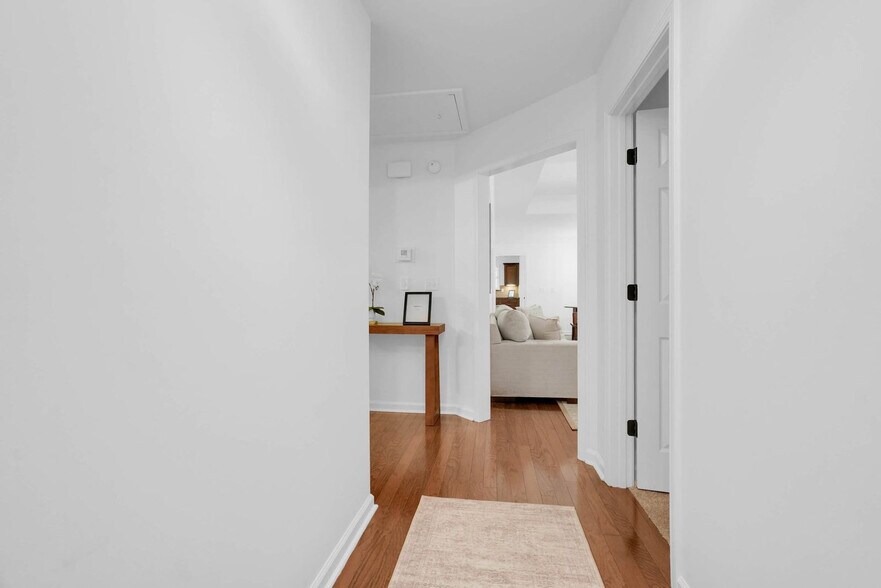 Building Photo - 8261 Dison Dr