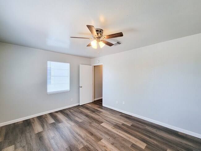 Building Photo - 12330 Ormandy St