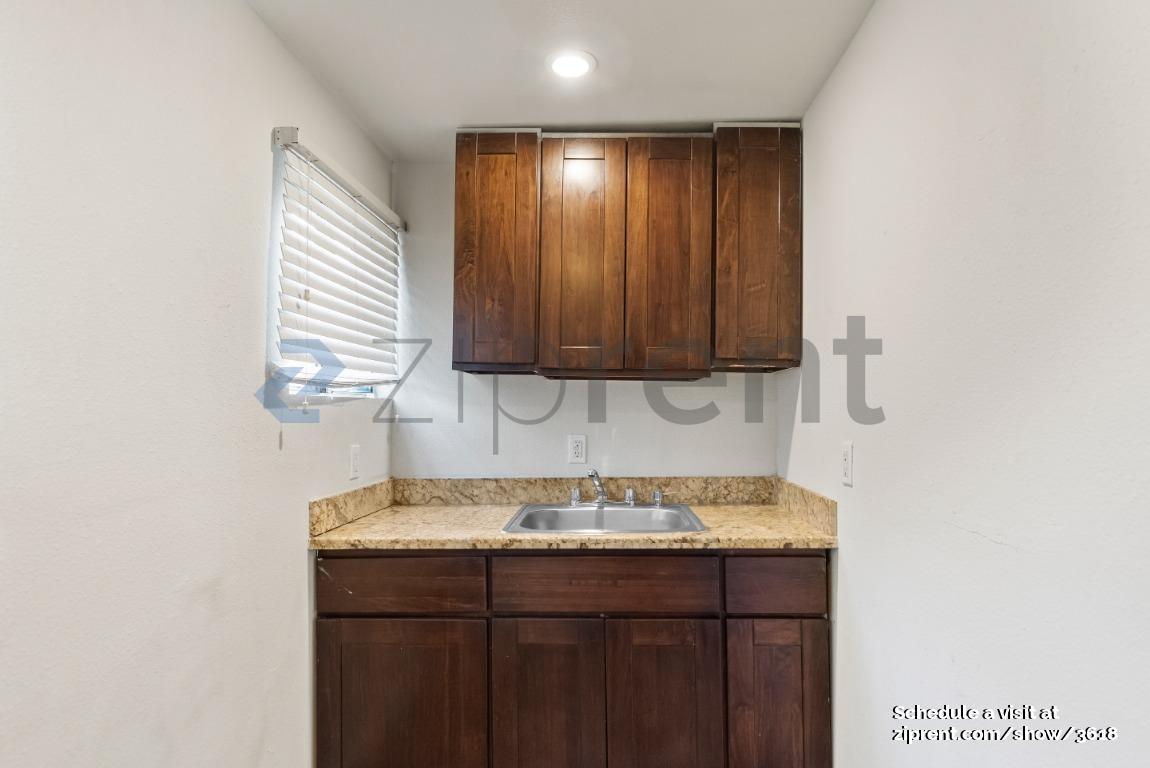 Building Photo - 436 N 7th St