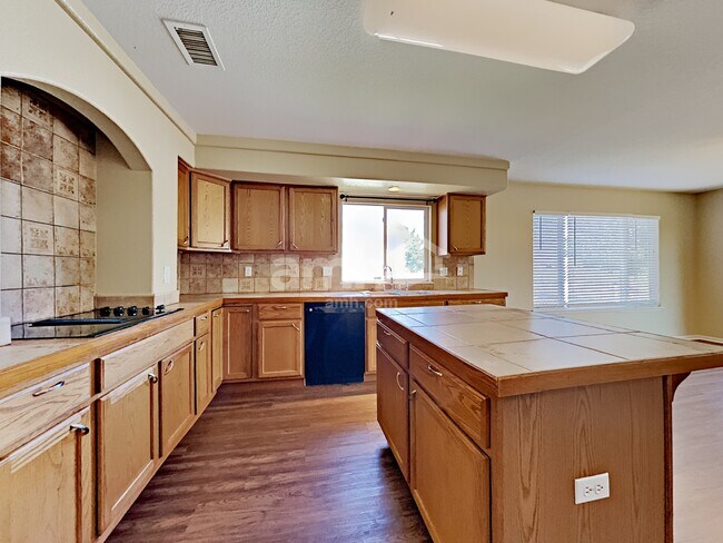 Building Photo - 4995 Fundy St