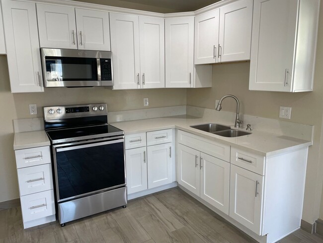 Building Photo - Newly converted 1 Bed, 1 Bath