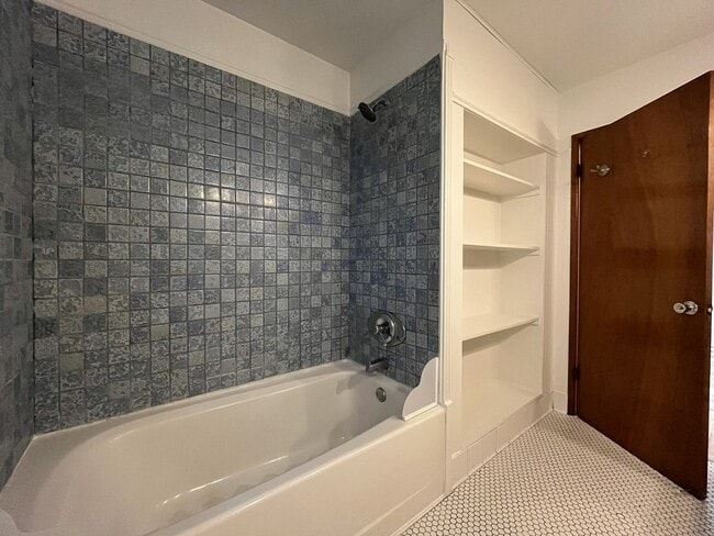 Building Photo - Large NW Portland Home Near Shops & Restaurants with Finished Basement & Bay Windows