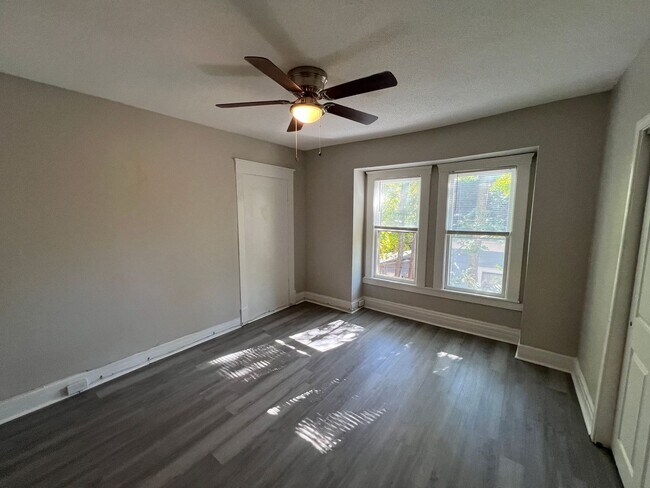 Building Photo - Completely Renovated 3 Bed / 2 Bath Home!