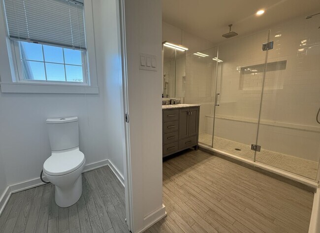 Building Photo - 2529 Grays Ferry Ave