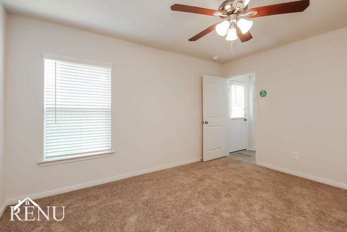 Building Photo - 10446 Sweetwater Creek Dr