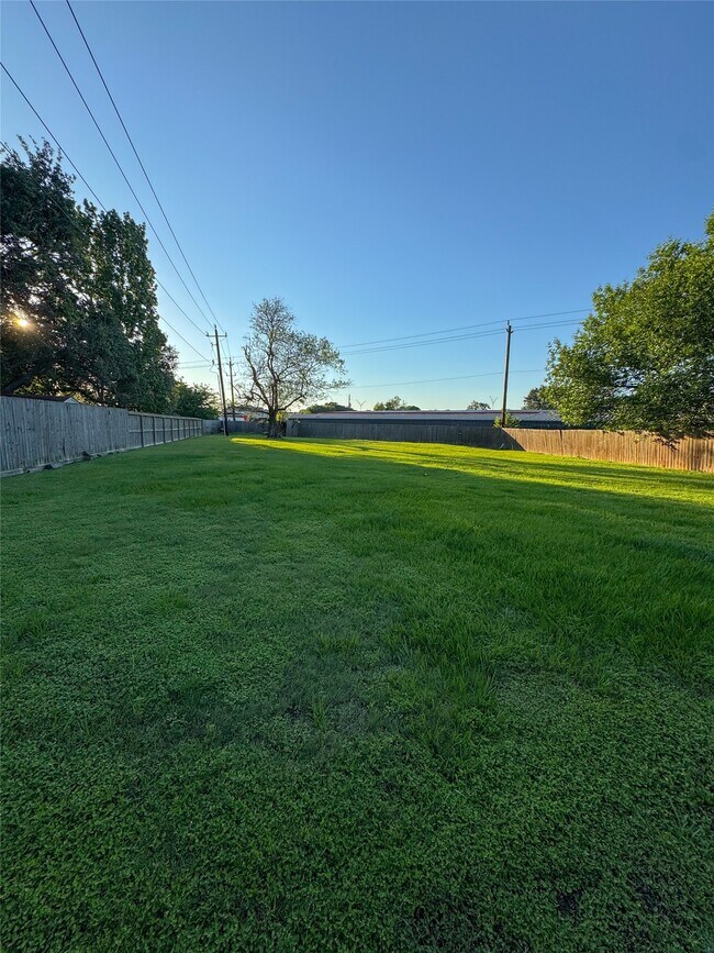 Building Photo - 14244 Bay Gardens Dr