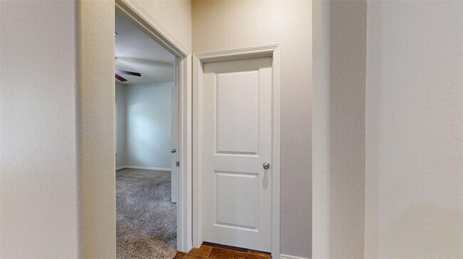 Building Photo - 102 Richards St