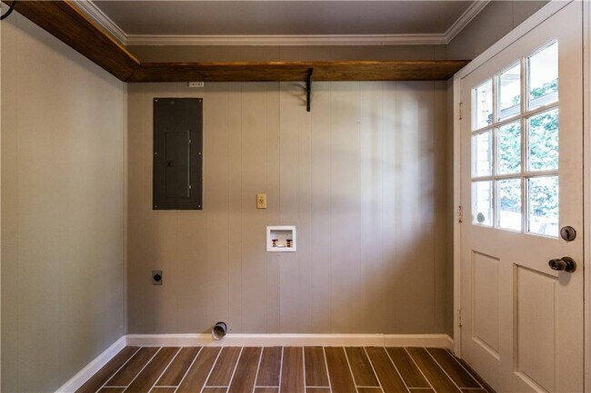 Building Photo - 2418 Sagamore Hills Dr