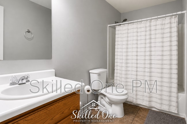 Building Photo - 3914 SE Jack Pine Ct
