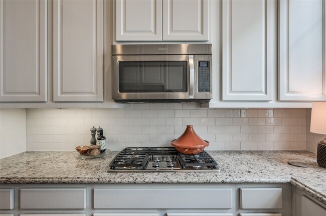 Building Photo - 266 E 28th St