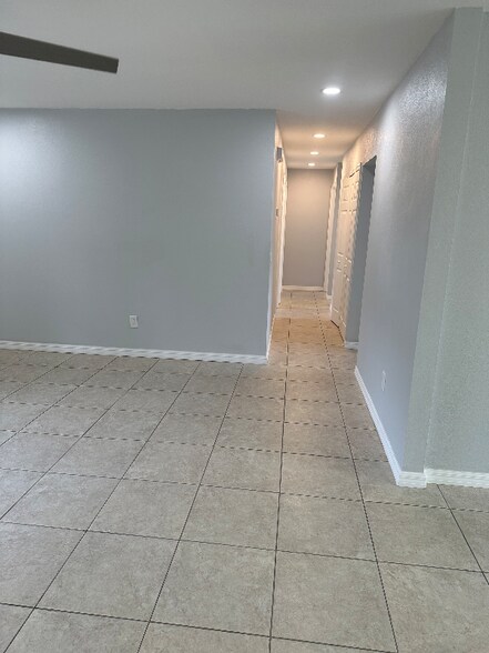 Building Photo - 1552 Baker St NE