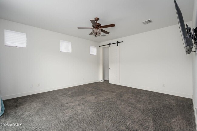 Building Photo - 1221 E Paseo Way