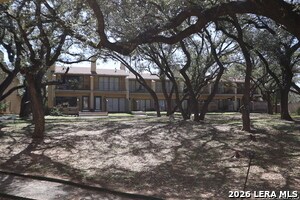 Building Photo - 8642 Fredericksburg Rd