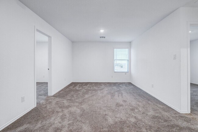 Building Photo - Modern 4-Bedroom Home with Loft, Open Livi...