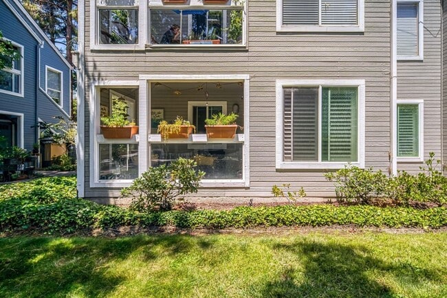 Building Photo - Charming 2-bedroom in Redwood Shores - $3,...