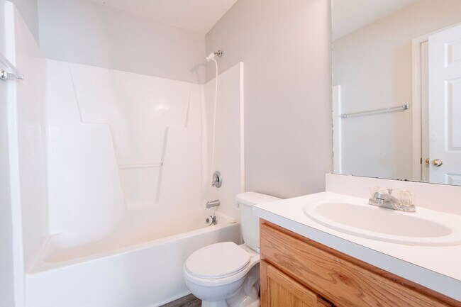 Building Photo - Charming Cape-Cod in the Heart of Apex! First Floor Master! Pet Friendly!