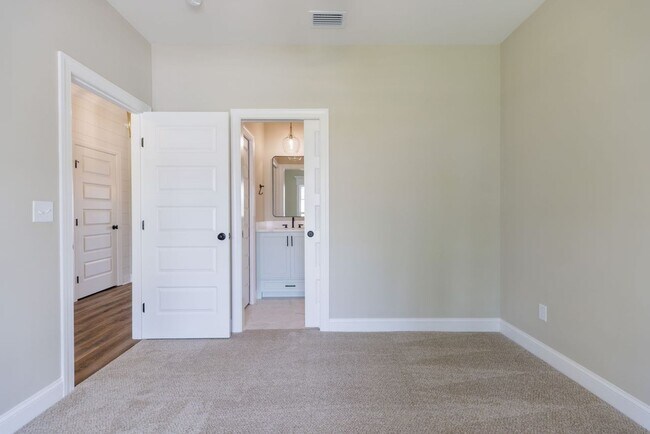 Building Photo - 3061 Houser Wy