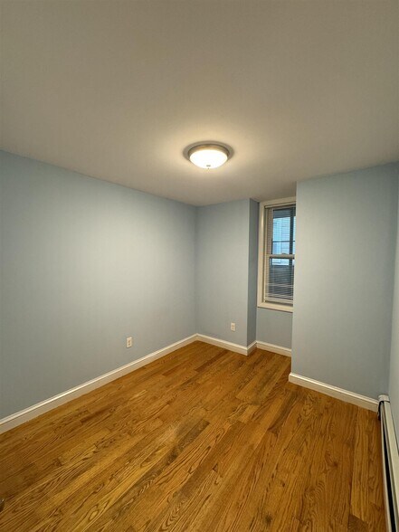 Building Photo - 68 Beacon St