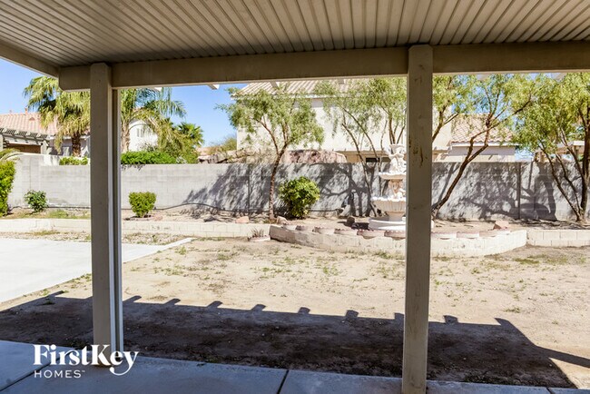Building Photo - 820 Crescent Moon Dr