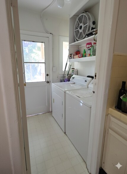 Washer, dryer and pantry room - 430 S Oakhurst Dr