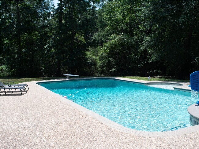 Building Photo - 427 Trace Way Dr