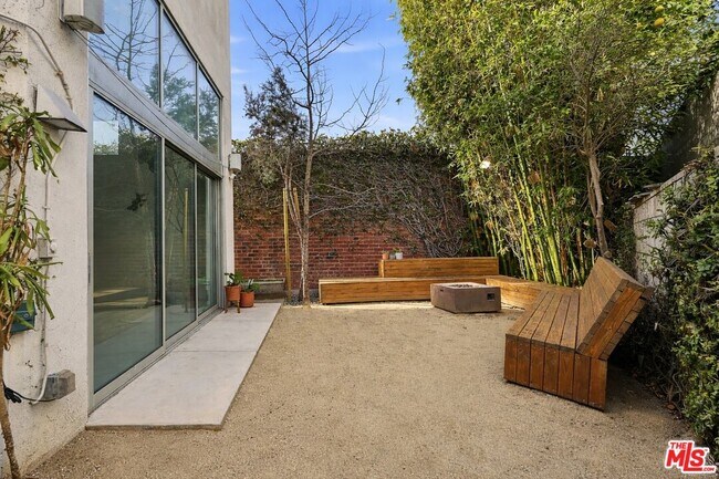 Building Photo - 2100 Abbot Kinney Blvd