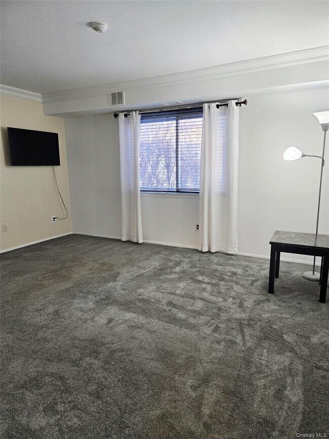 Building Photo - 199 Pointe Cir N