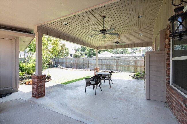 Building Photo - 20722 Fawnbrook Ct