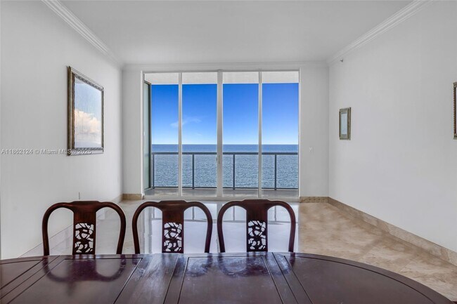 Building Photo - 704 N Ocean Blvd
