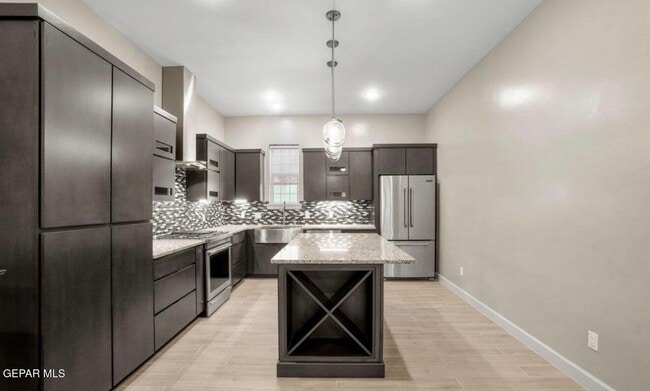 Building Photo - 313 Vin Raliuga Ct