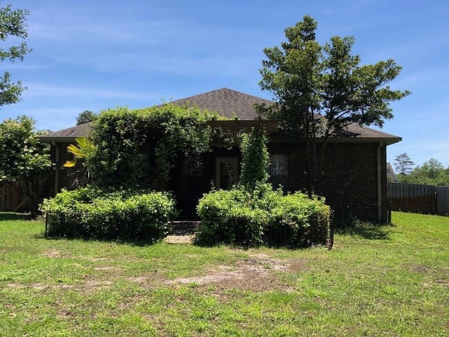 Building Photo - 554 Camellia Ct