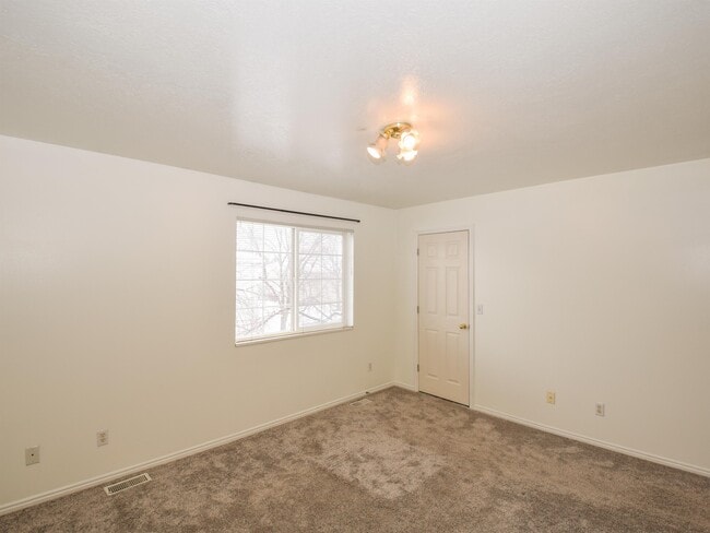 Building Photo - 105 Penhurst Pl