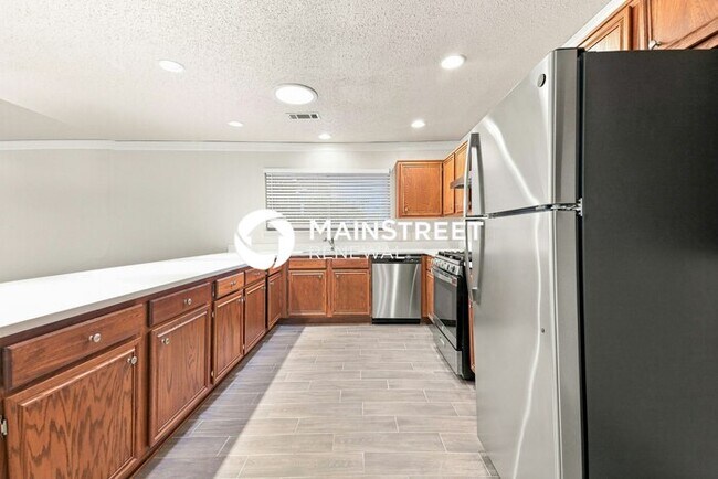 Building Photo - 3 Bedroom Pet-Friendly Home in DENTON, TX with Main Street Renewal