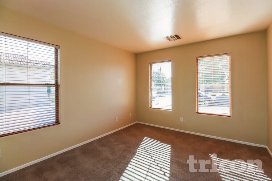 Building Photo - 10410 W Pioneer St