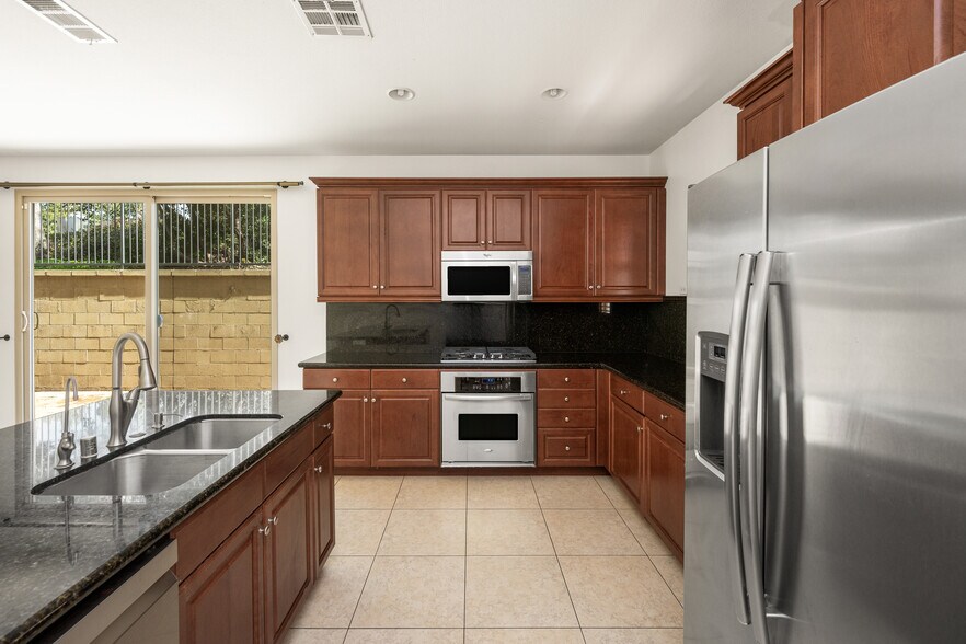 Building Photo - 89 Keepsake