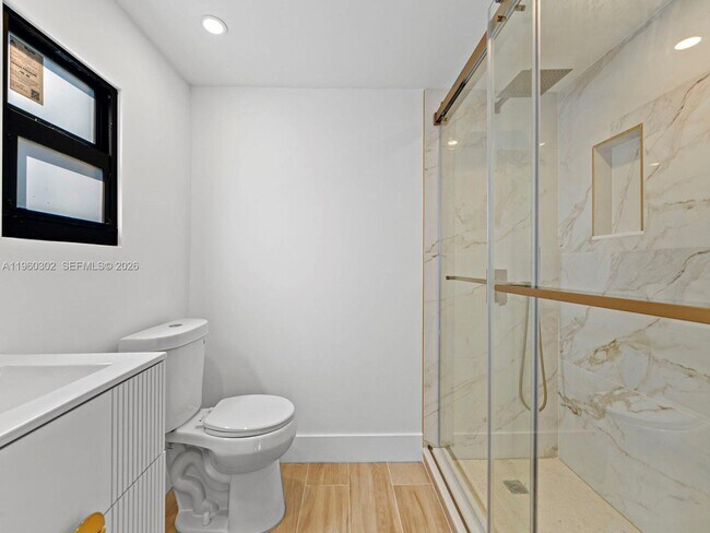 Building Photo - 5841 SW 13th St