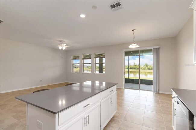 Building Photo - 1651 Chatsworth Cir