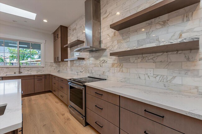 Building Photo - Newer High-Tech Home | Top Schools | Great...