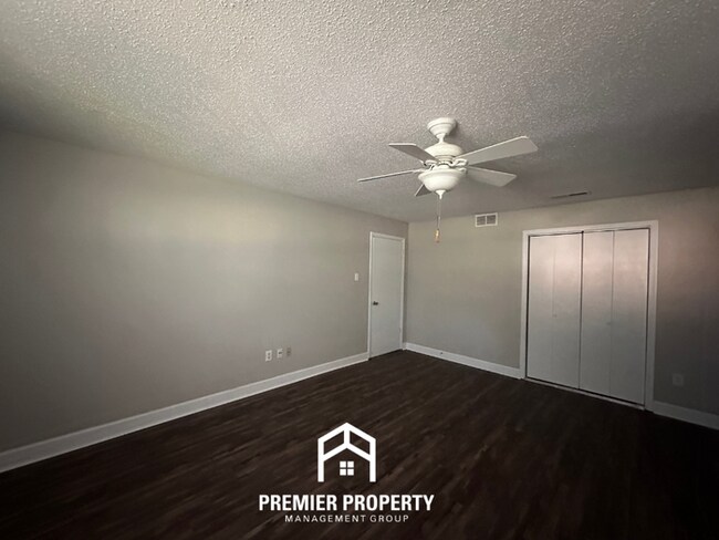 Building Photo - 2714 Gerald Ford Dr W