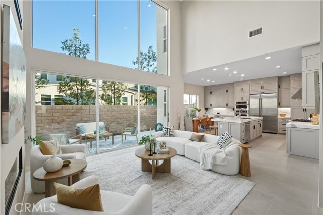 Primary Photo - 1155 Poppy Ct