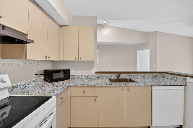 Building Photo - 2496 Centergate Dr