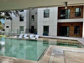 Building Photo - 2500 Longview St