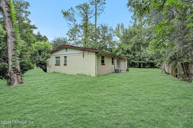 Building Photo - 7063 Wonderland Ct