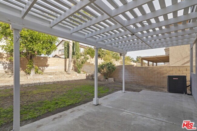 Building Photo - 16850 Merion Ln