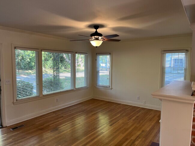 Building Photo - 2733 Thornton Cir SW