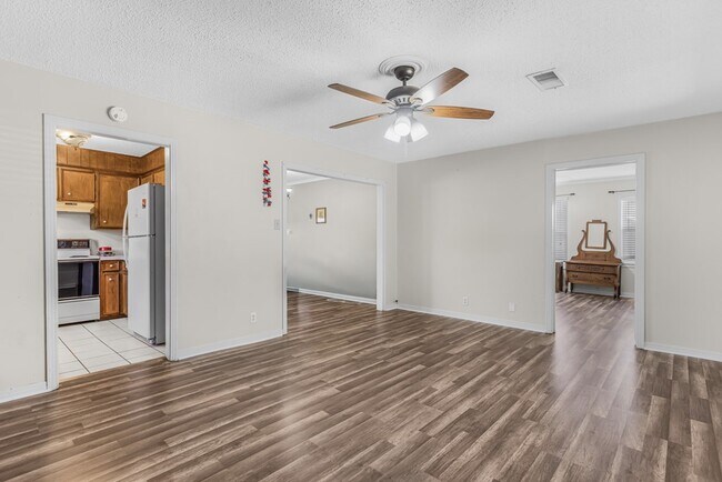 Building Photo - 1405 W Tennessee Ave