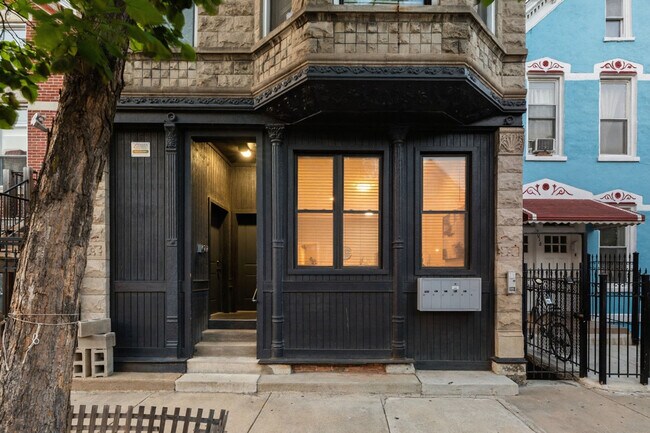 Building Photo - 2018 W 21st Pl