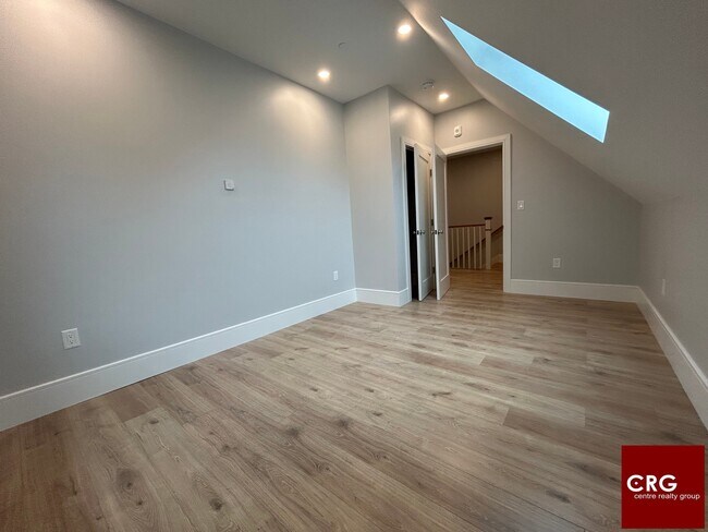 Building Photo - 124 Kenrick St