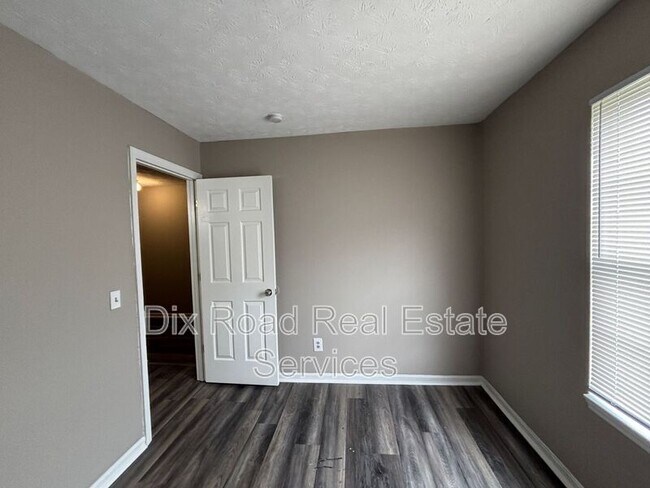 Building Photo - 490 Peyton Dr